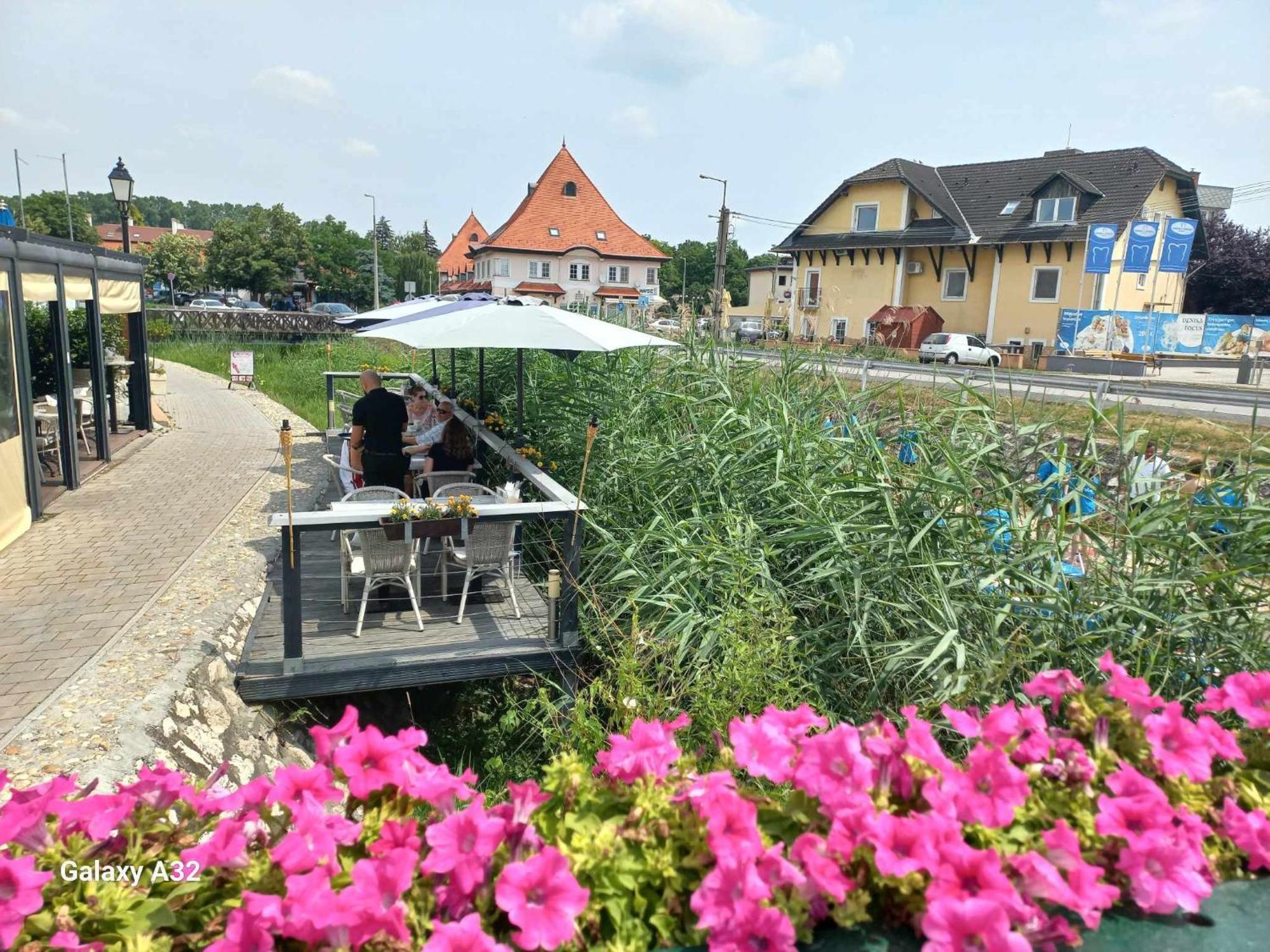 Monarchia Apartman Pearl Mosonmagyaróvár Exteriér fotografie