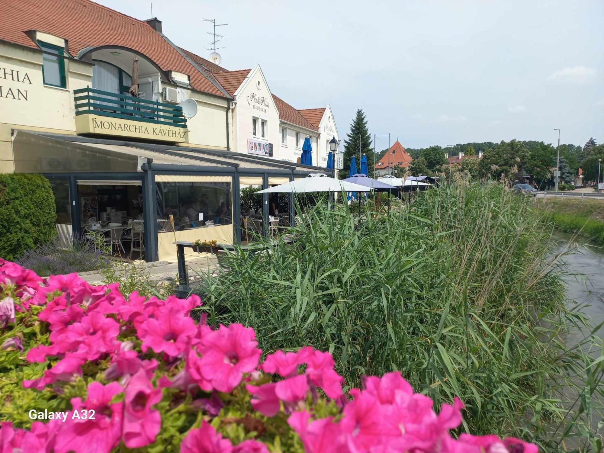 Monarchia Apartman Pearl Mosonmagyaróvár Exteriér fotografie